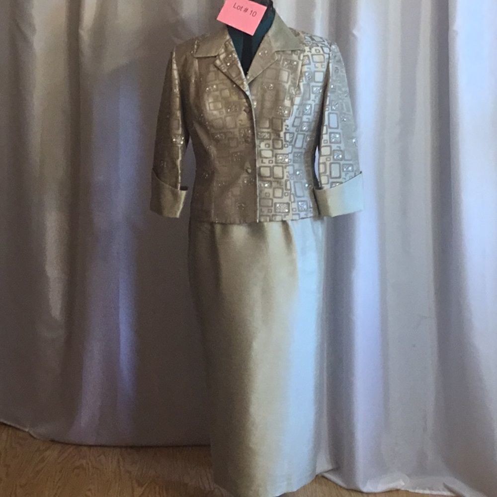 Suit set with short jacket & long skirt in size 8 by KM COLLECTED
